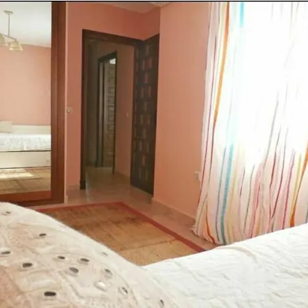 Holiday home Acogedora Luminosa De 3 Plantas.